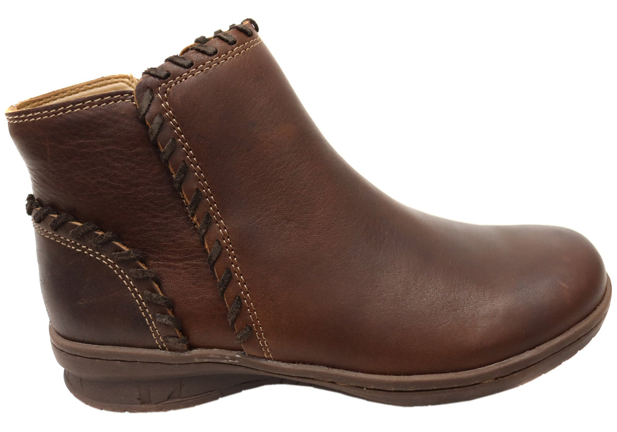 Comfortiva Fallston Womens Comfortable Wide Fit Leather Ankle Boots